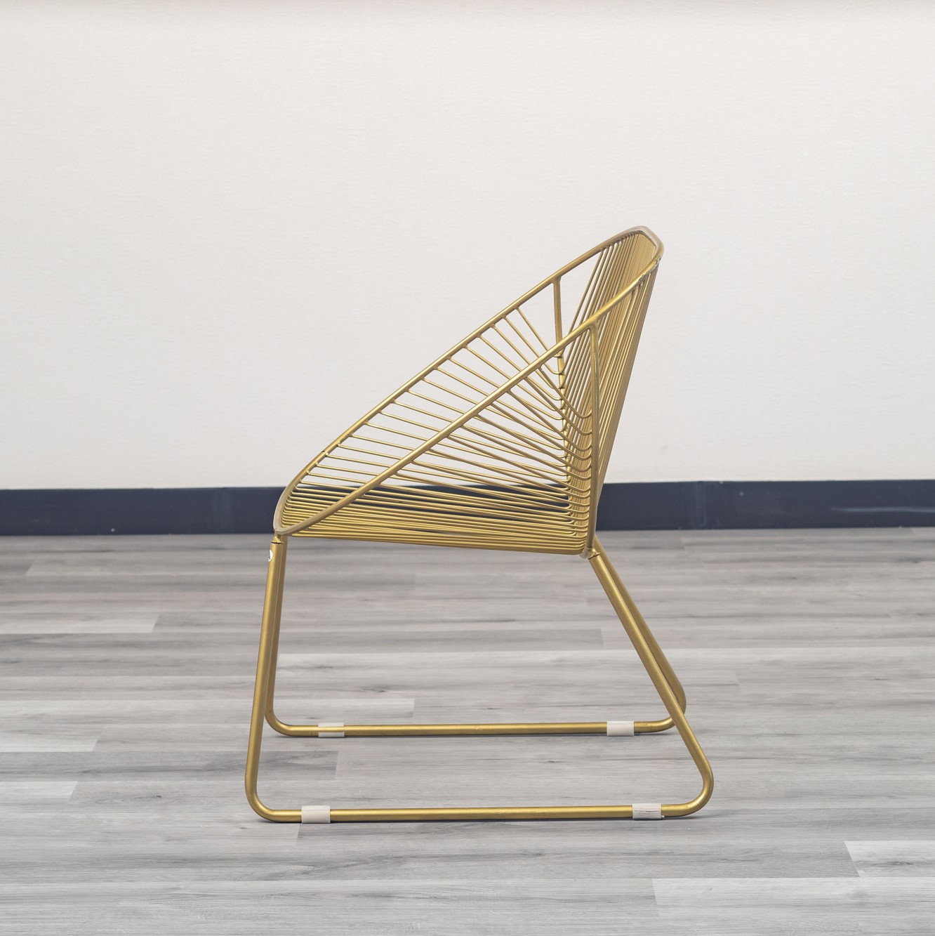 ゴールドフレーム ワイヤーワイドチェア 椅子 ワイヤーワイドチェア ミーチェ GD | LIVINS MEET│家具インテリアの卸売