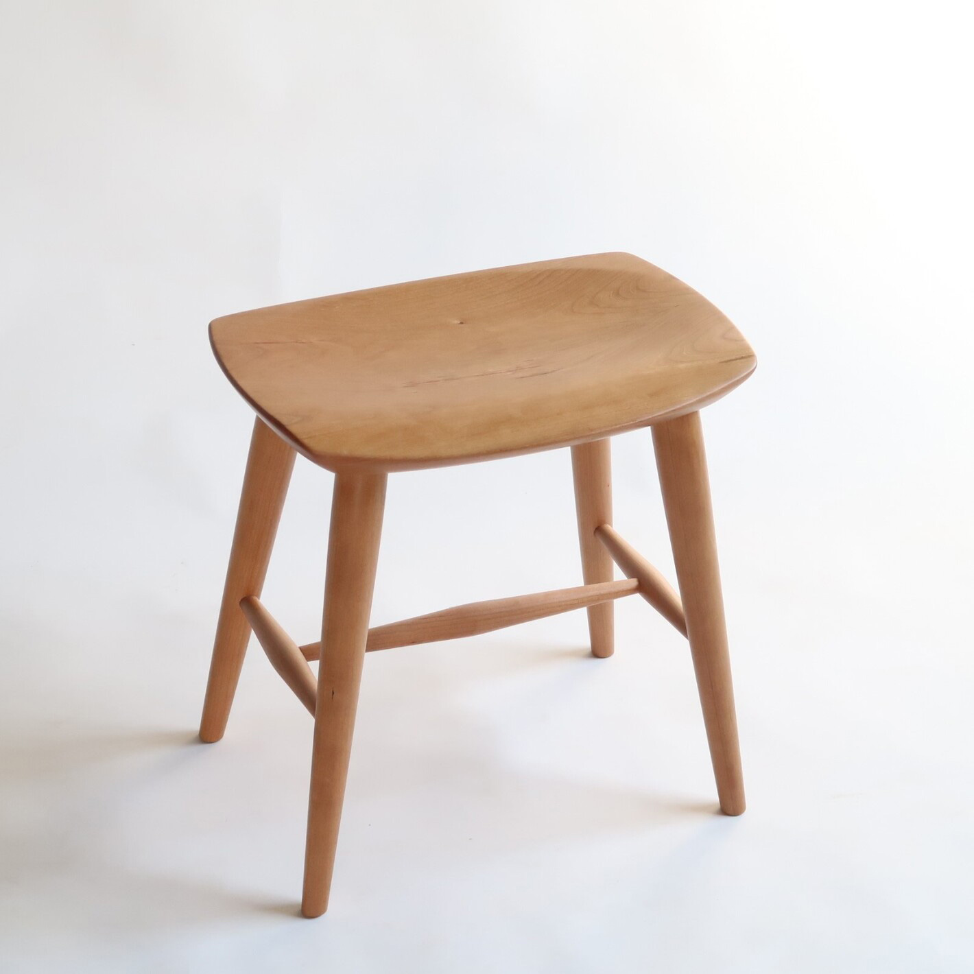 お尻にフィットするように成型されたスツール/スツール2209 ブラック