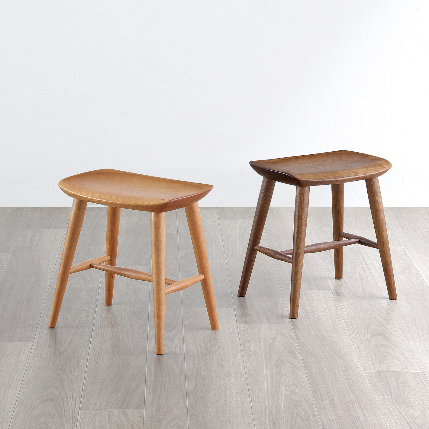 お尻にフィットするように成型されたスツール/スツール2209 ブラック