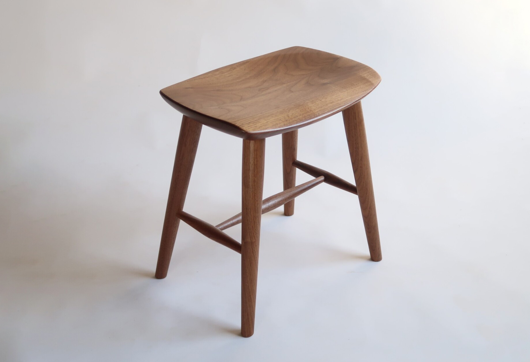 お尻にフィットするように成型されたスツール/スツール2209 ブラック