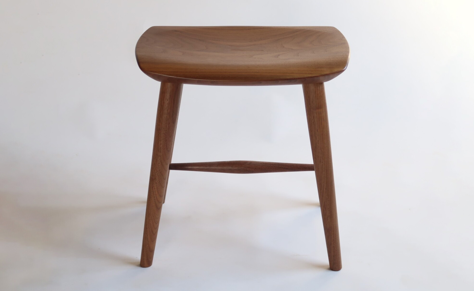 ブラウンレザースツール　ハンドメイド品 Made in India アイアンレザースツール「サントラー」｜インテリア・DIY用品 友安製作所