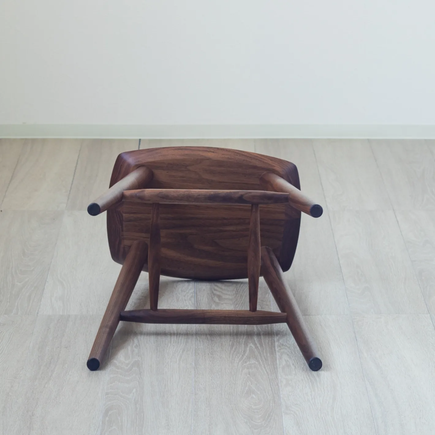 エコロジー木工家具 ブラックウォールナット材で手作りしたスツール