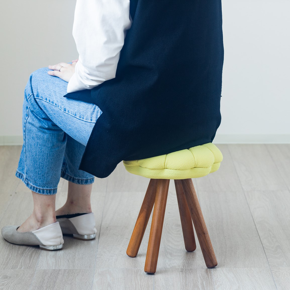 日本古来の花をモチーフにした和風スツール H30cm/モナカスツール kiku