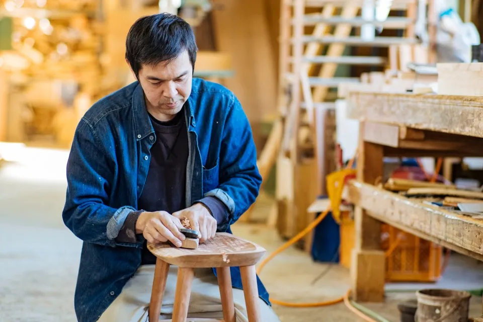 使う人を一番大切に-家具工房 楪の家具づくりストーリー | マルノイチ