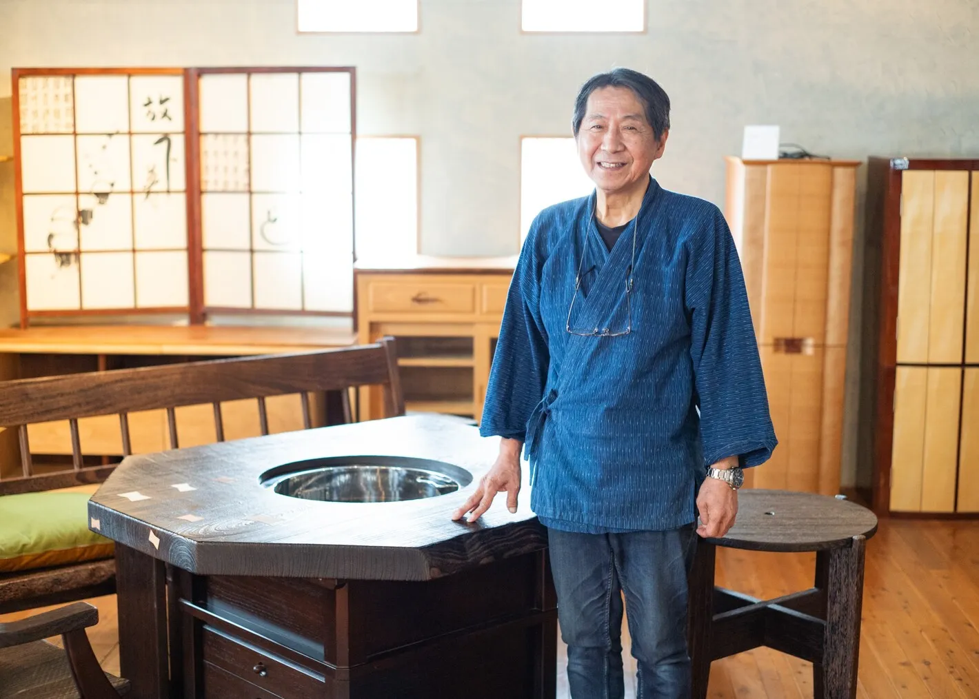 焼桐のお盆｜日本製・桐里工房の上質トレー | マルノイチ│職人