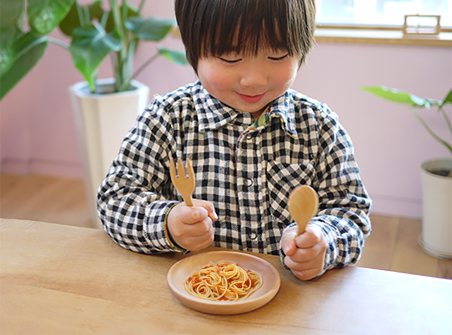 1歳～ 自分で食べれる 安全な木の食器セット【名入れ2か所